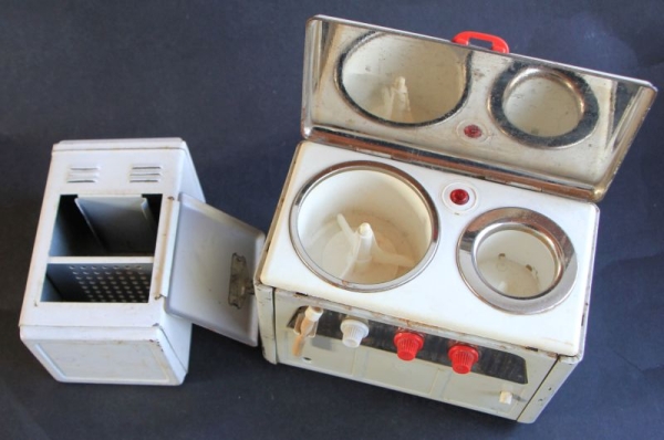 MFZ Fuchs Toys Washer and Refirgerator 1960 Tinmodels Batteriedrive (5741)